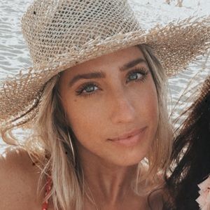 Meet your Posher, Liana